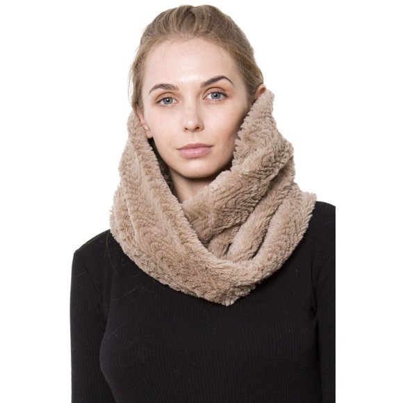 WOMENS ZIG ZAG BEIGE FAUX FUR INFINITY SCARF - OS - Picture 1 of 5